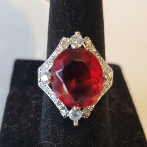 Large Red Faceted Costume Ring Surrounded By Clear Crystals Silvertone Size 6.5